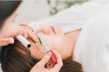 迷う！まつげパーマとマツエク